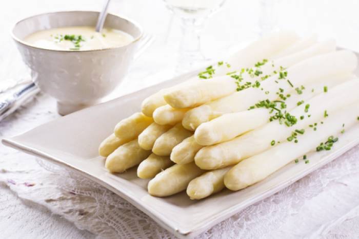 Recette-e26184-asperges-blanches-fondantes-et-sauce-hollandaise